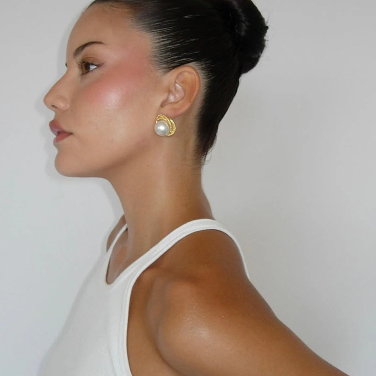 Uworld High Quality Imitation Pearls Drop Stainless Steel Golden Korean Hoop Earrings Charms Fashion Jewelry Bijoux Femme Gift