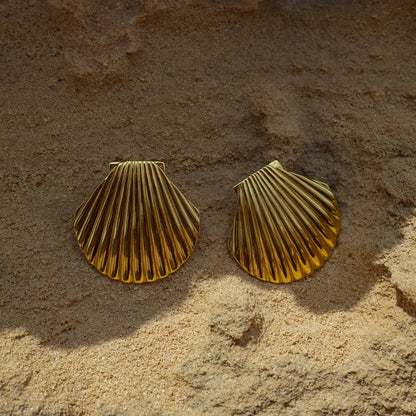 Bold Textured Shell Stud Earrings – 18K Gold Plated