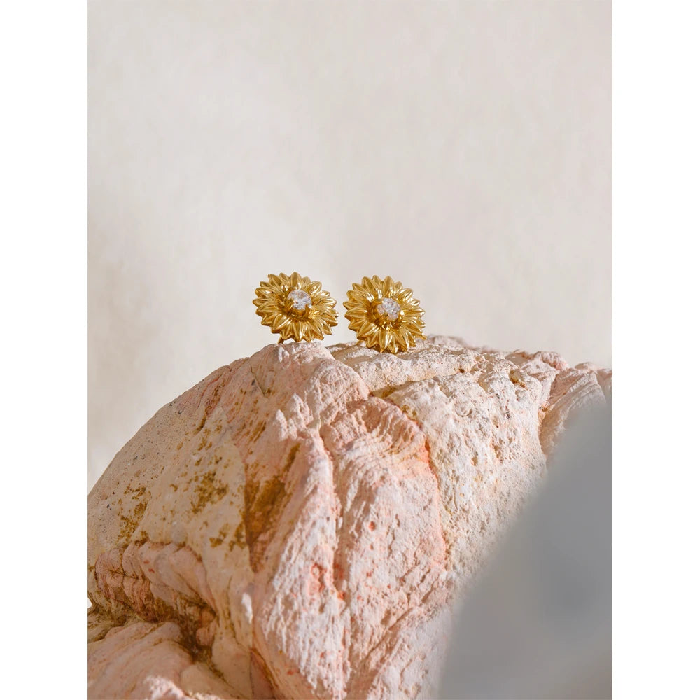Gold Plated Waterproof Daisy Stud Earrings – Stylish Cubic Zirconia Accent