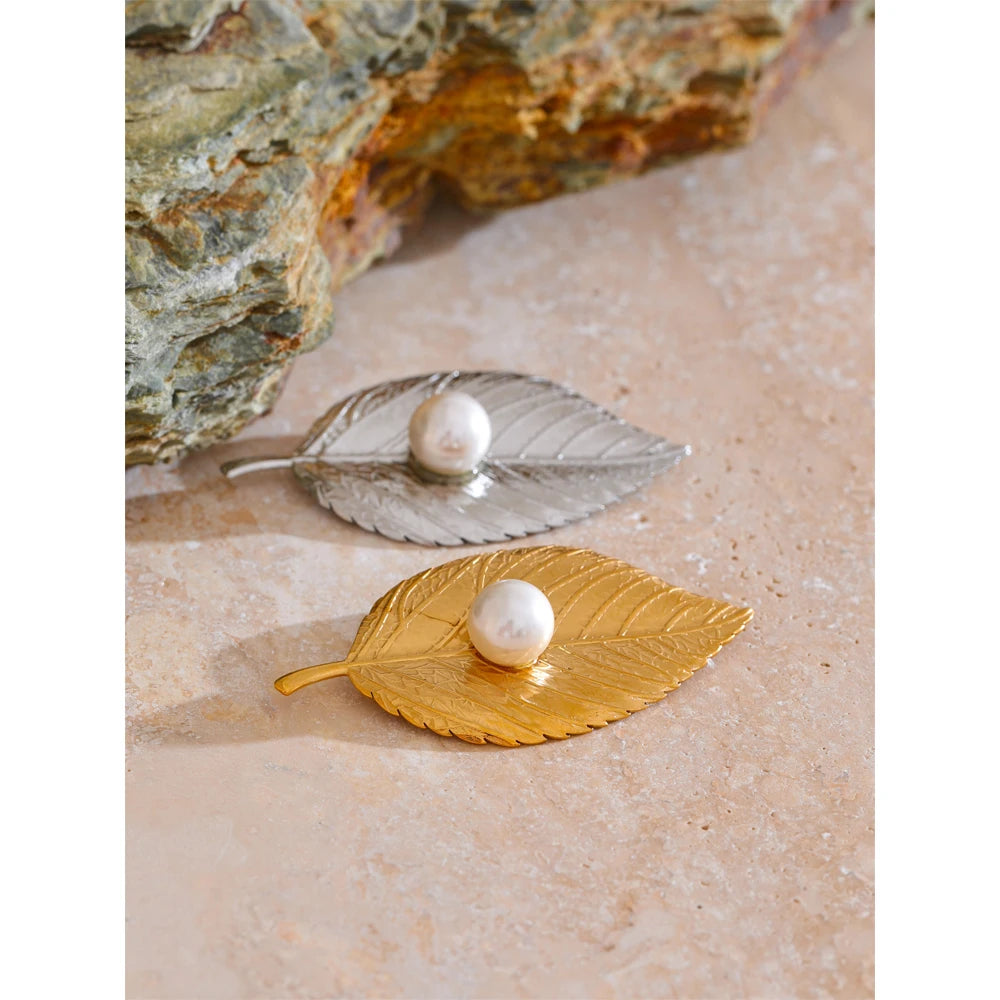 Leaf Pearl Brooch – Minimalist Gold-Plated Stainless Steel Pin