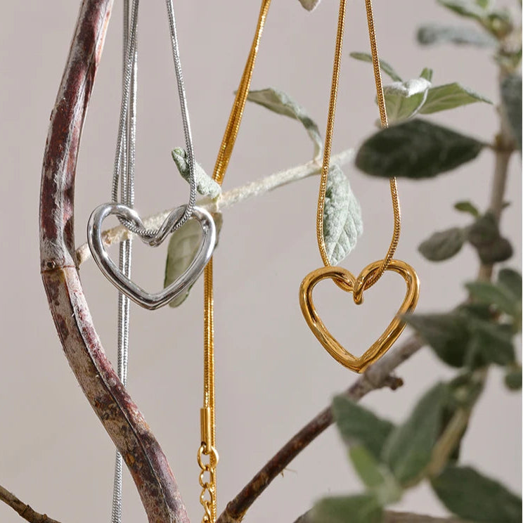 Minimalist Hollow Heart Pendant – Gold Stainless Steel Necklace
