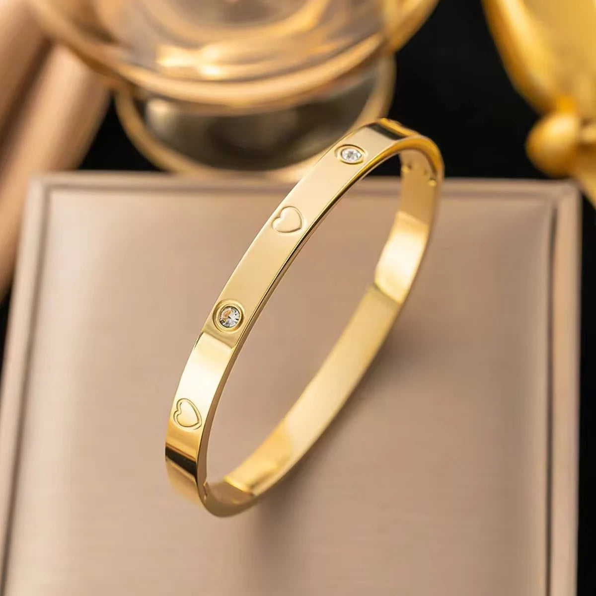 Crystal Heart Bangle – Minimalist Zinc Alloy Bracelet