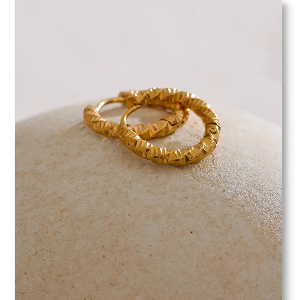 20mm / 15mm Round Daily Wear Hoop Earrings Waterproof Jewelry Women Minimalist Stainless Steel