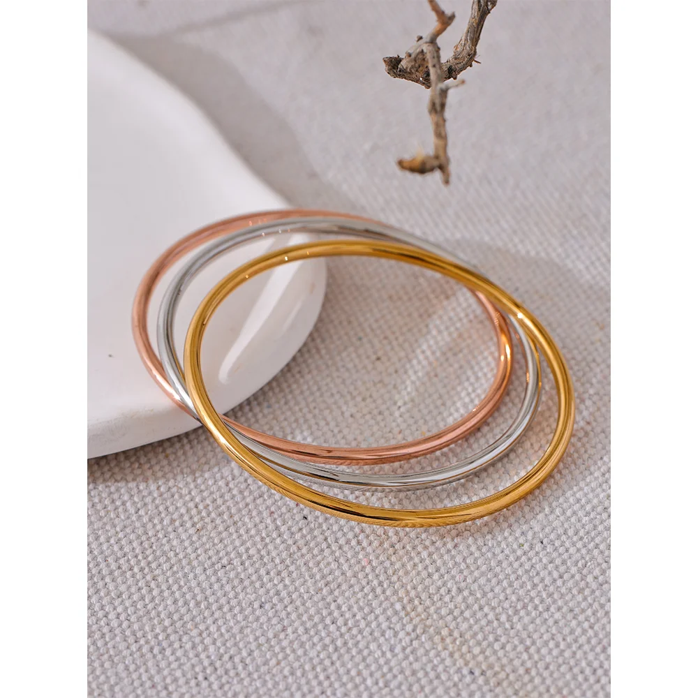 Classic Round Bangle – 18K Gold Plated Stainless Steel, Waterproof