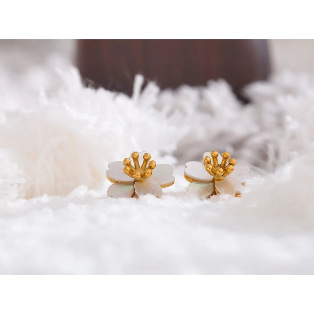 High Quality Natural Shell Flower Golden Daily Stud Earrings - Hypoallergenic Stainless Steel Exquisite Jewelry