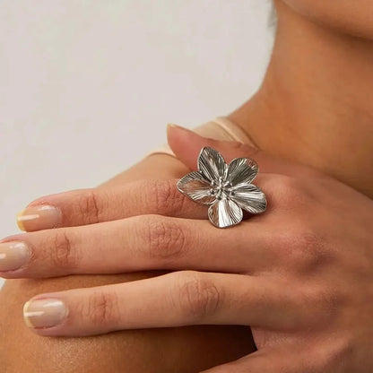 Luxe Jewels Elegant 18K Gold Plated Stainless Steel Flower Ring - Waterproof Tarnish Free Jewellery
