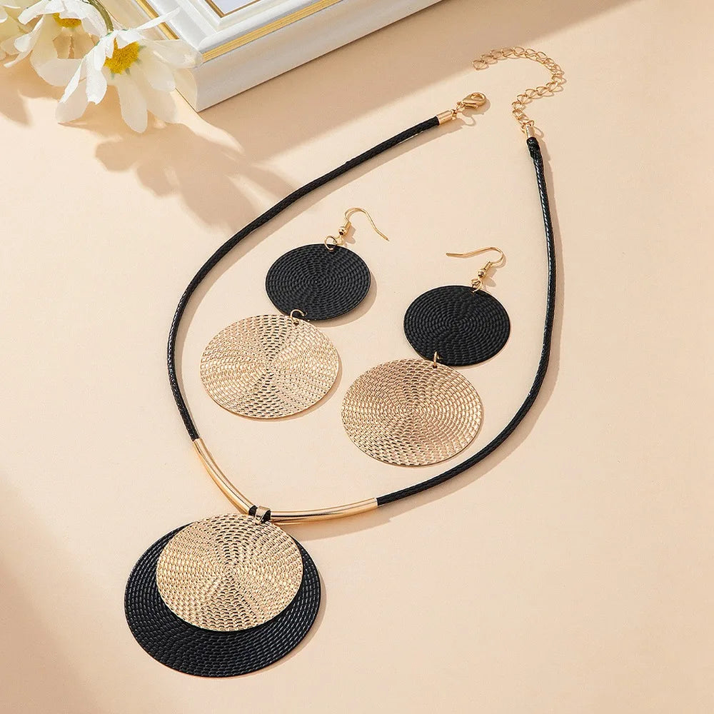 Large Round Pendant Necklace – Creative Unique Style Jewelry