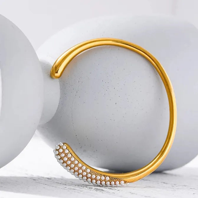 Geometric Pearl Cuff Bracelet – Gold Plated Stainless Steel Elegant Design