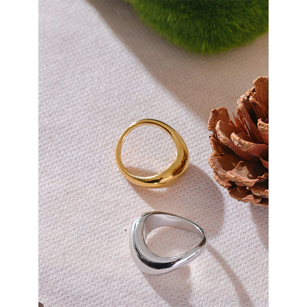Luxe Jewels Minimalist Smooth Stainless Steel Ring - 18K PVD Gold & Platinum Plated