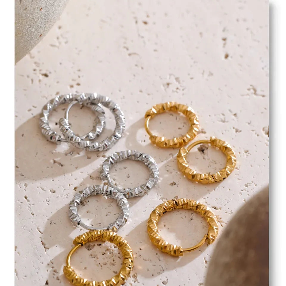 20mm / 15mm Round Daily Wear Hoop Earrings Waterproof Jewelry Women Minimalist Stainless Steel