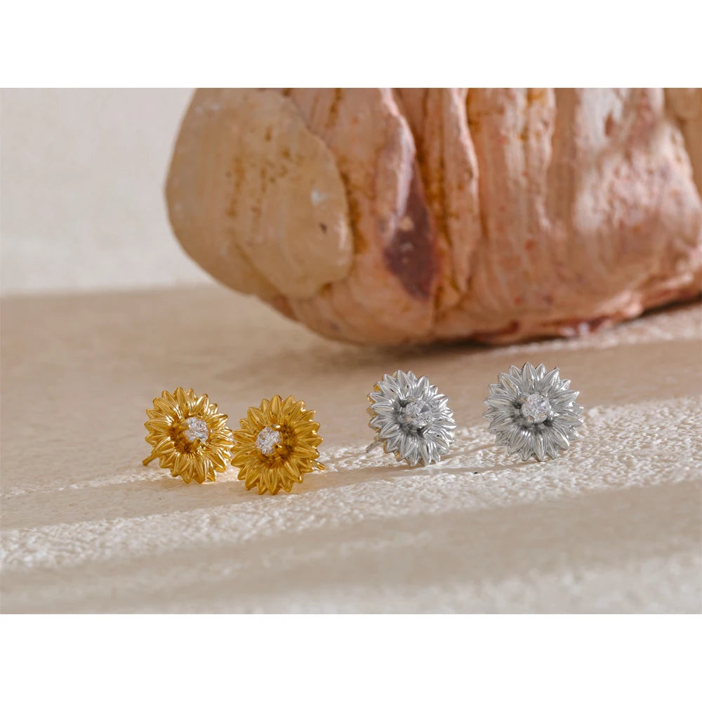 Gold Plated Waterproof Daisy Stud Earrings – Stylish Cubic Zirconia Accent