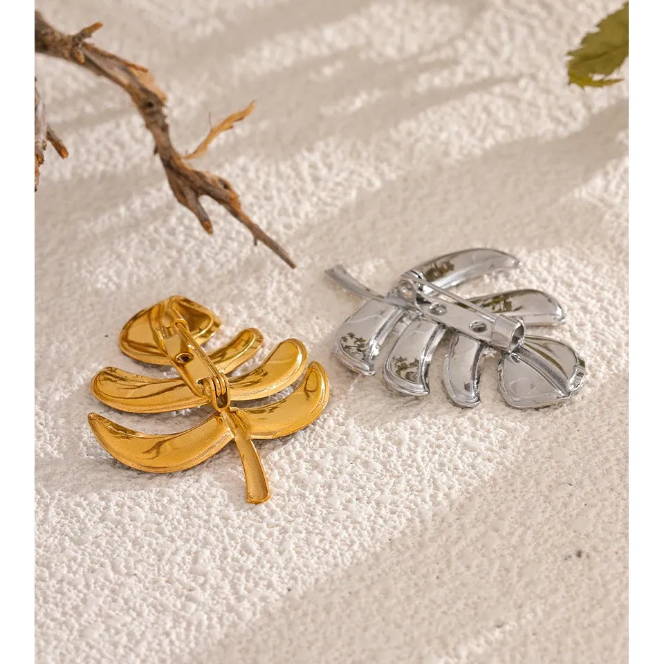 Leafy Enamel Brooch – 18K Gold-Plated Stainless Steel Pin with Pearl