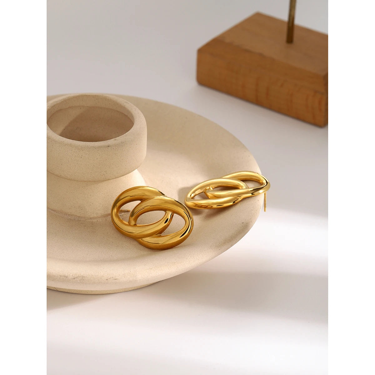 Minimalist Round Tarnish Free Stud Earrings – Gold Plated