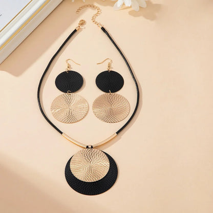 Large Round Pendant Necklace – Creative Unique Style Jewelry